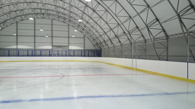 Крытая хоккейная коробка