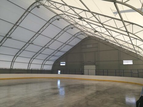 Процесс монтажа хоккейного корта